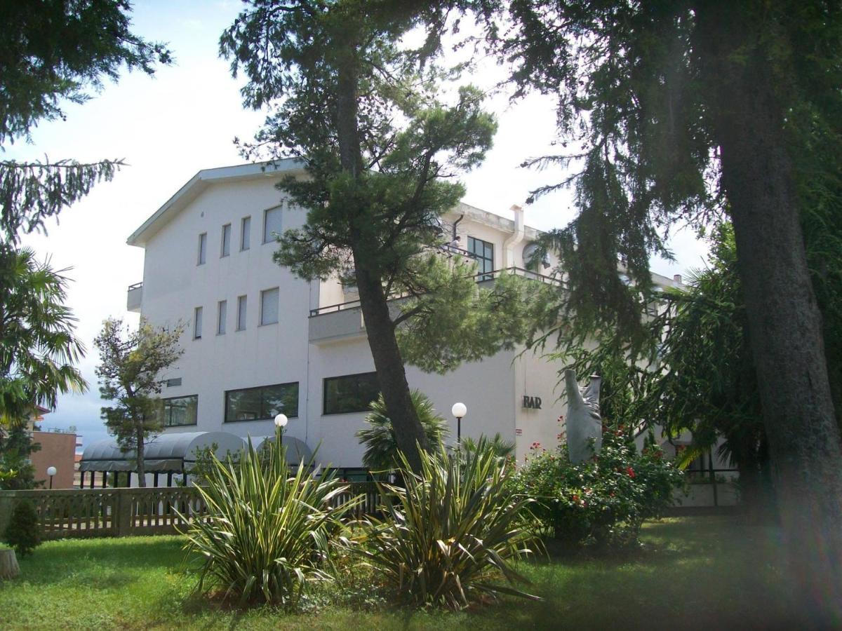 Hotel Du Parc Atri Luaran gambar