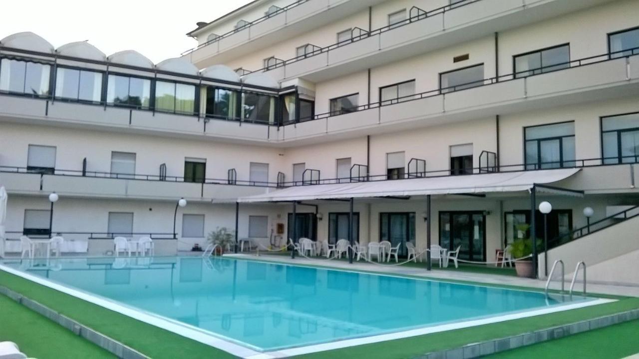 Hotel Du Parc Atri Luaran gambar